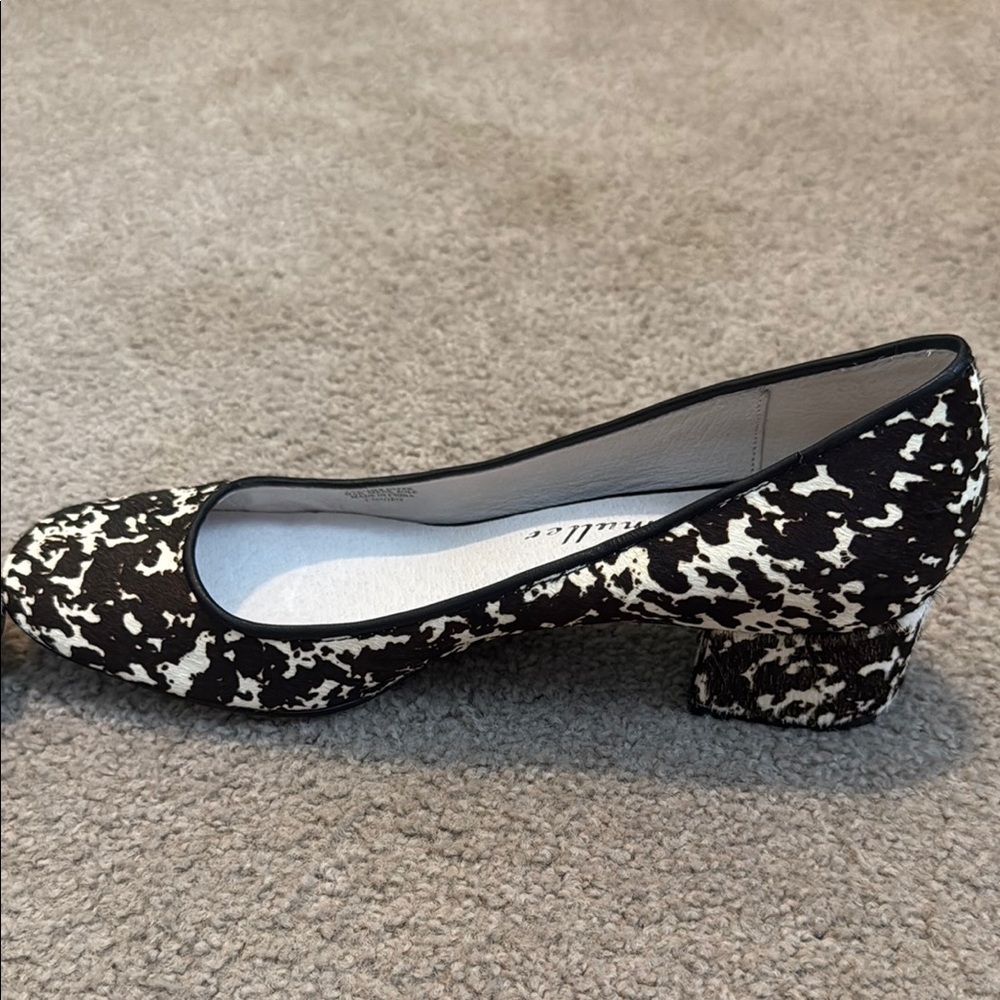 Bettye Muller Black and White Calve Hair Heels with Striking Pattern - Picture 10 of 10